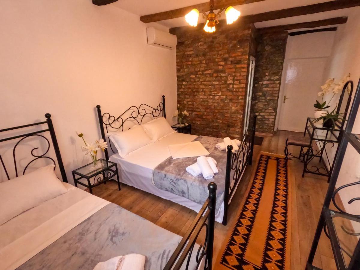 Intown Guesthouse Шкодер Экстерьер фото