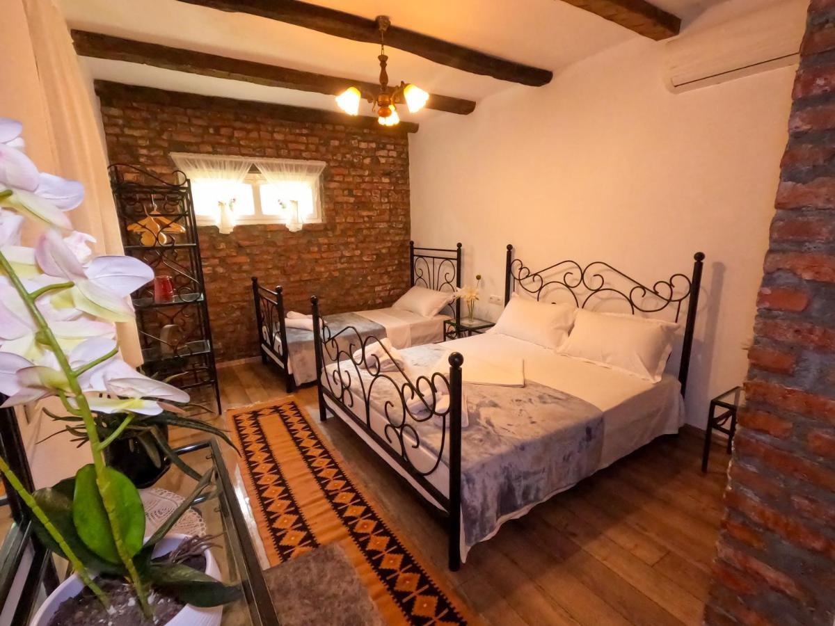 Intown Guesthouse Шкодер Экстерьер фото