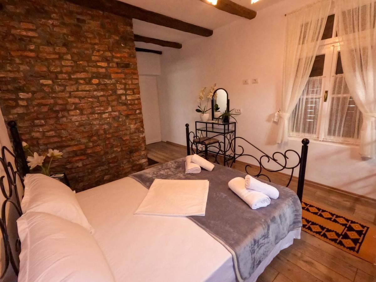 Intown Guesthouse Шкодер Экстерьер фото