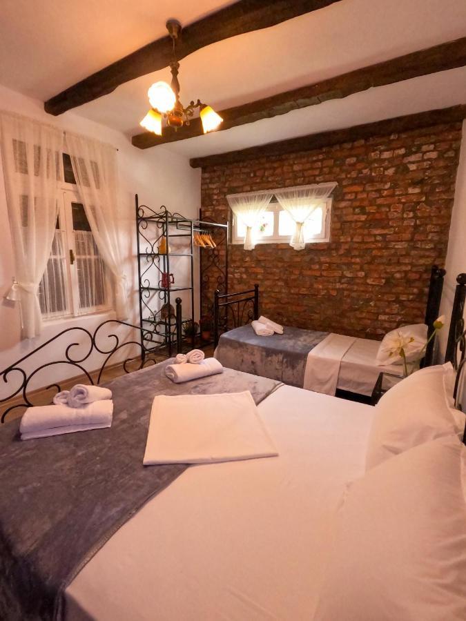 Intown Guesthouse Шкодер Экстерьер фото