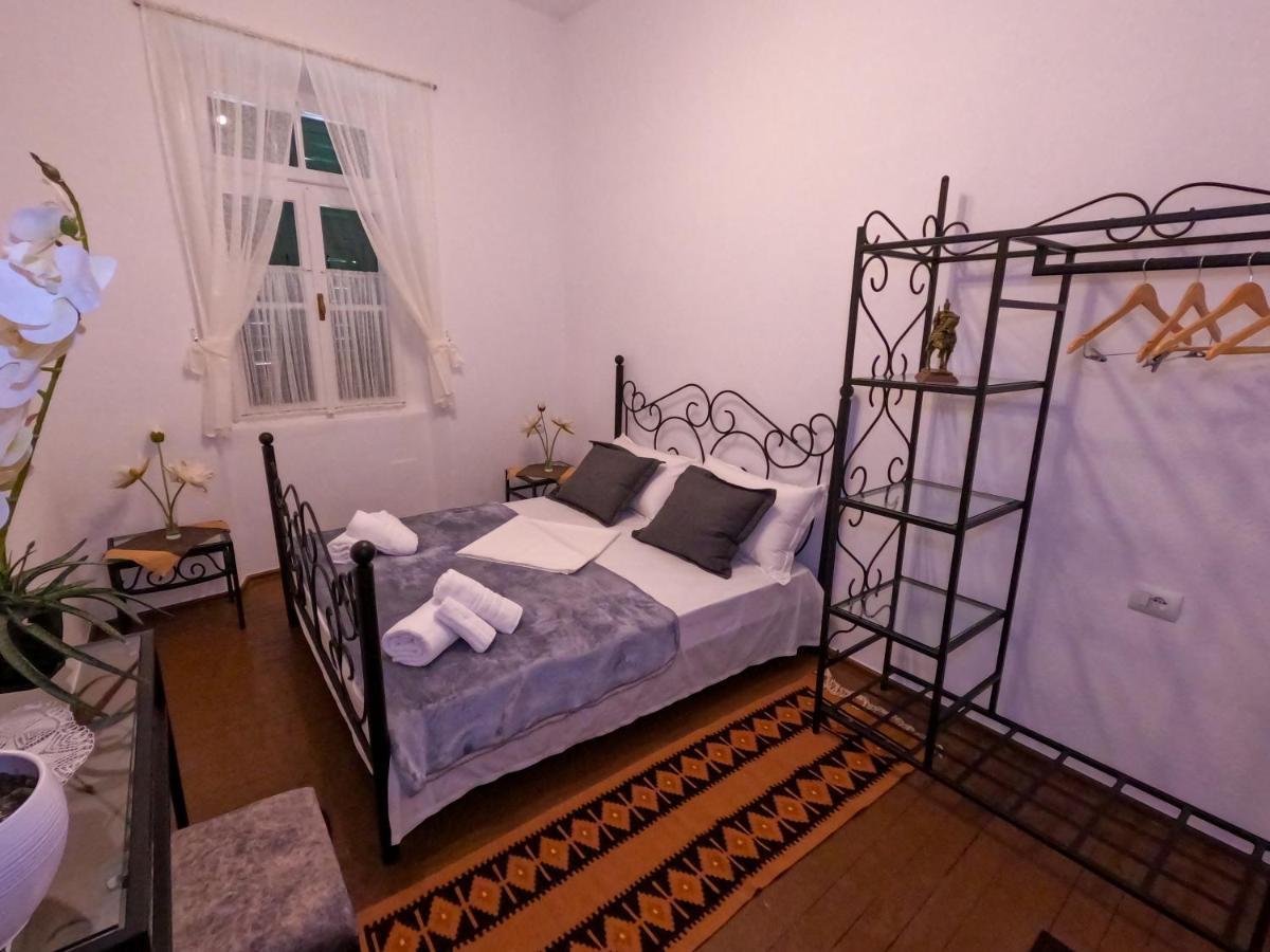Intown Guesthouse Шкодер Экстерьер фото