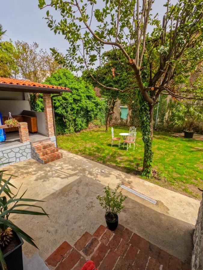 Intown Guesthouse Шкодер Экстерьер фото