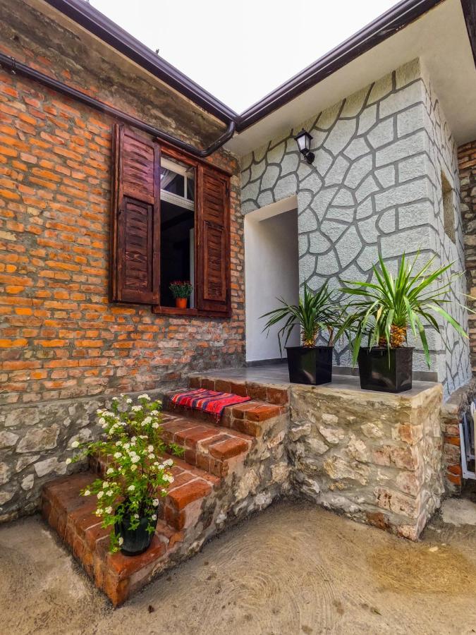 Intown Guesthouse Шкодер Экстерьер фото