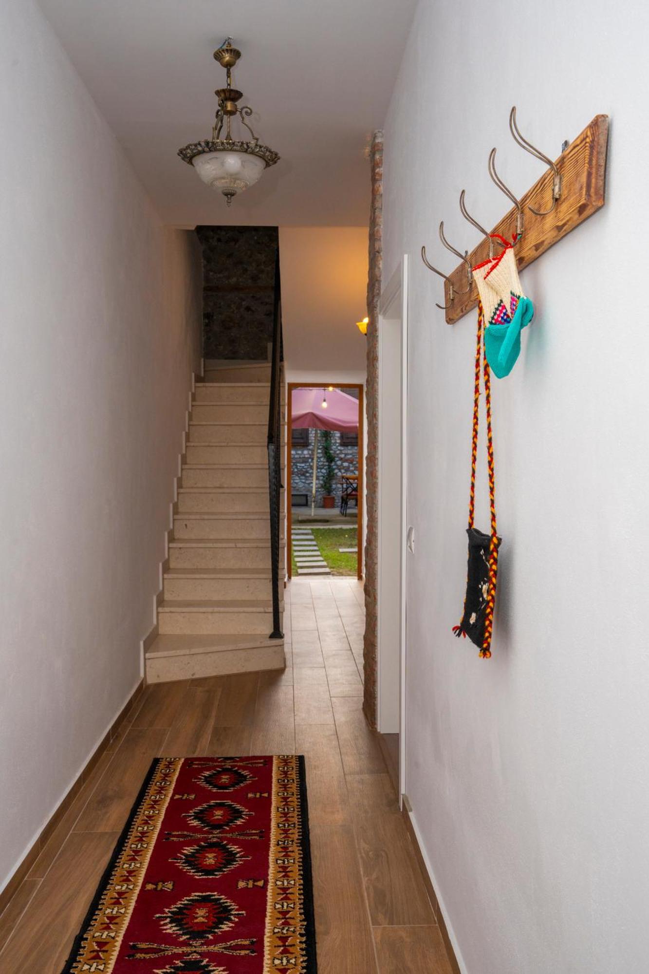 Intown Guesthouse Шкодер Экстерьер фото