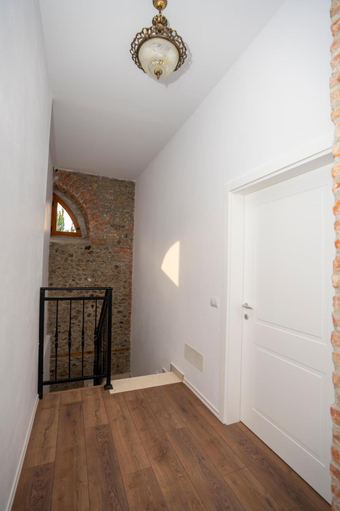 Intown Guesthouse Шкодер Экстерьер фото