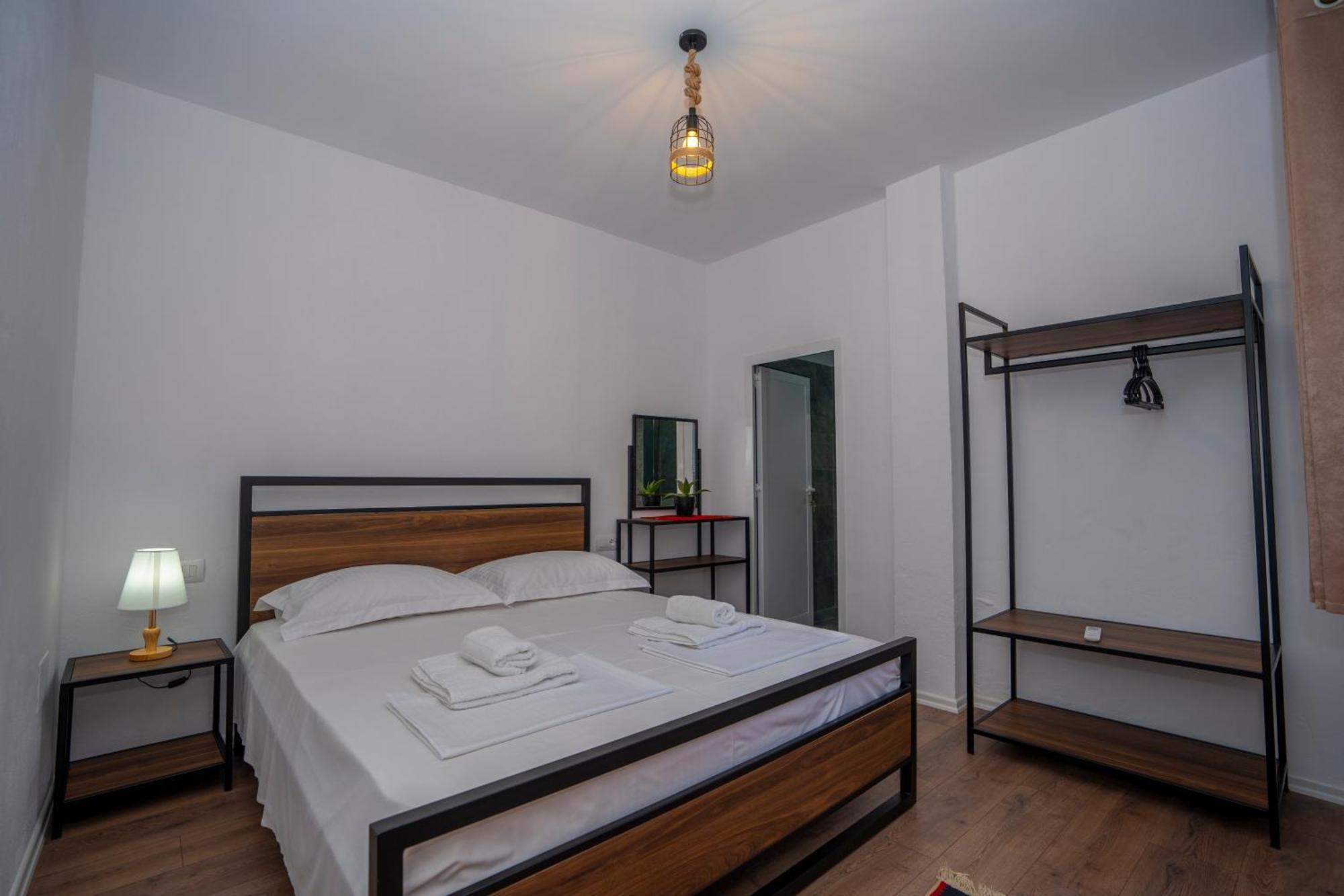 Intown Guesthouse Шкодер Экстерьер фото