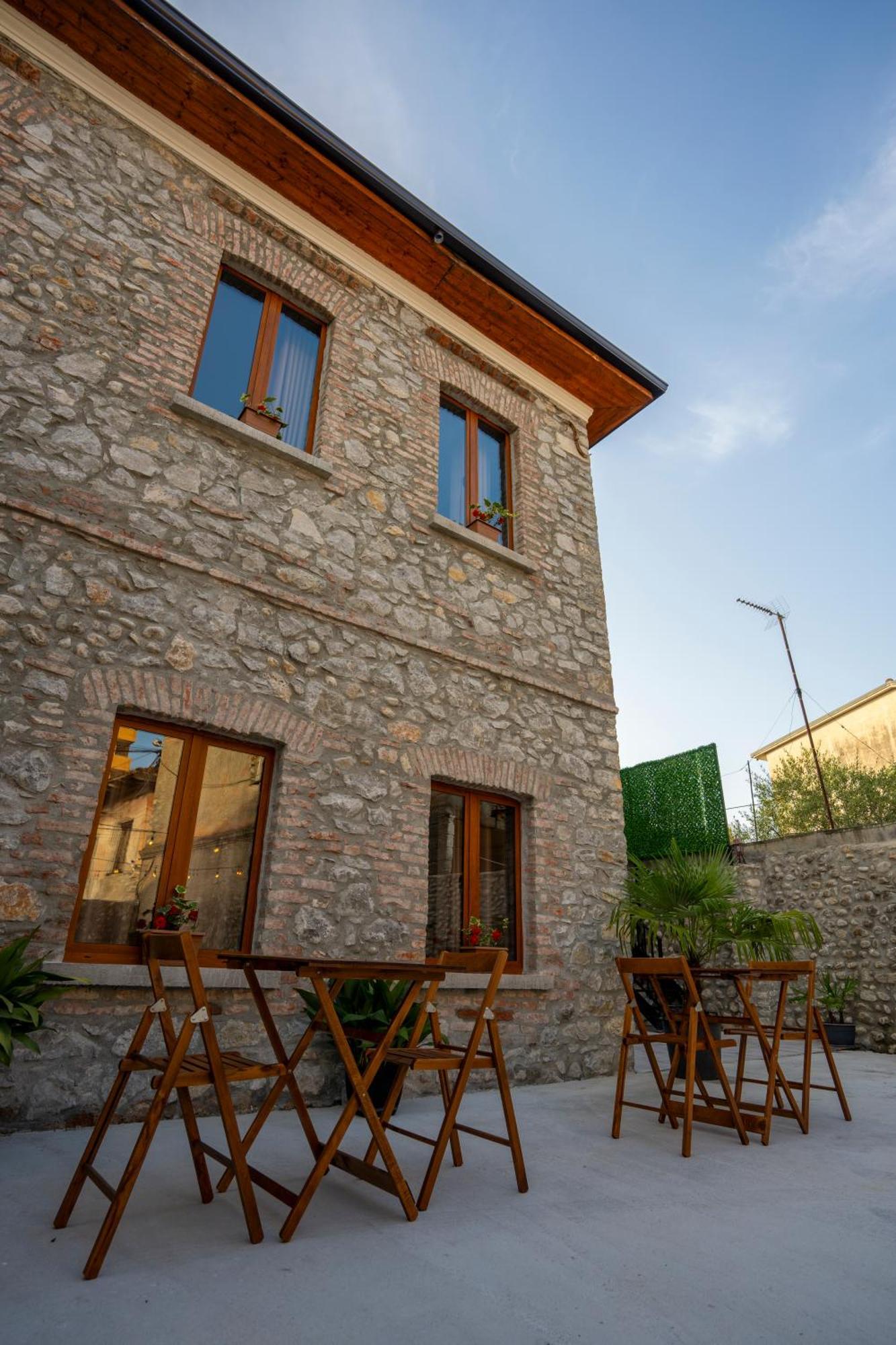 Intown Guesthouse Шкодер Экстерьер фото