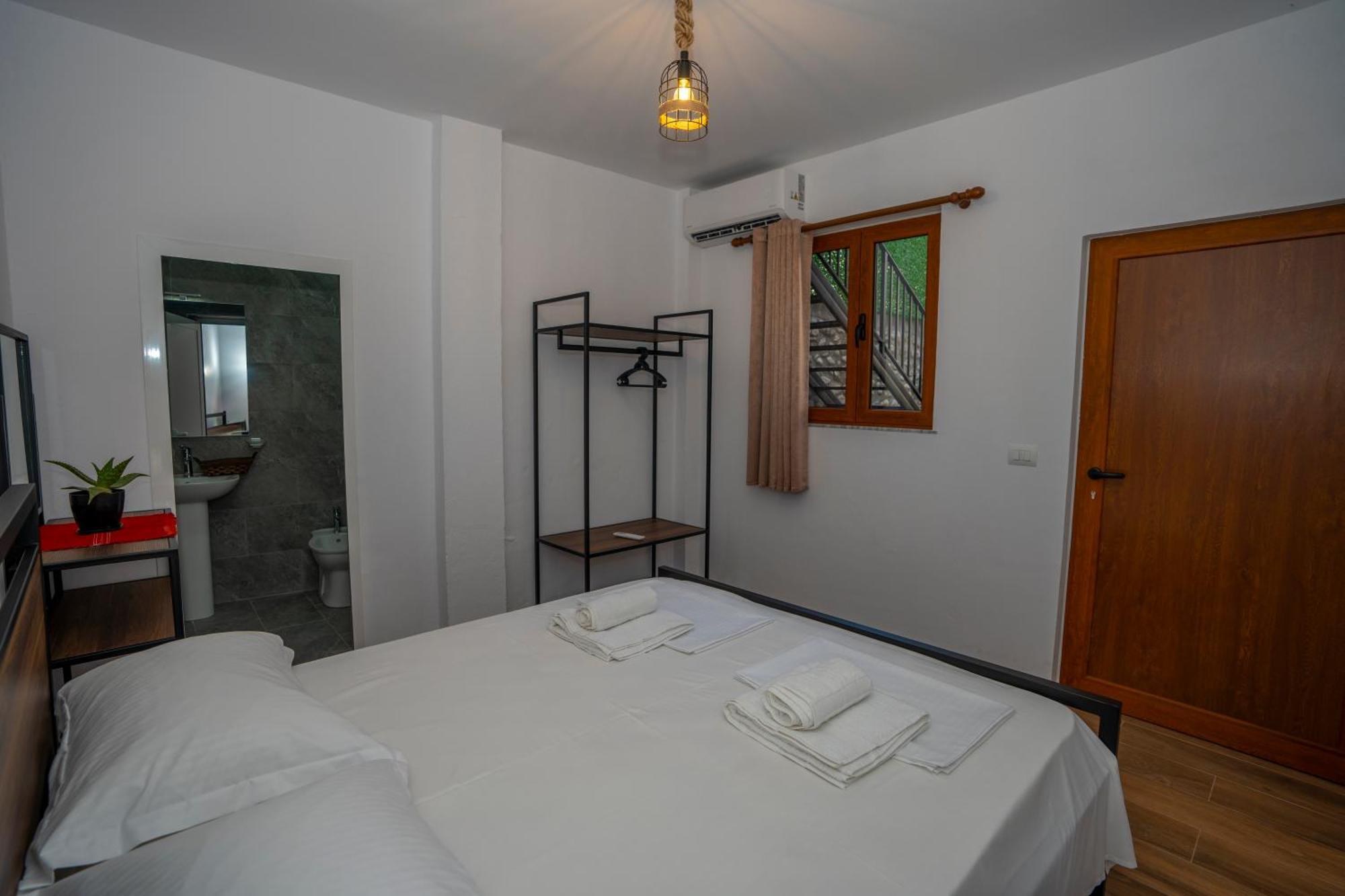 Intown Guesthouse Шкодер Экстерьер фото