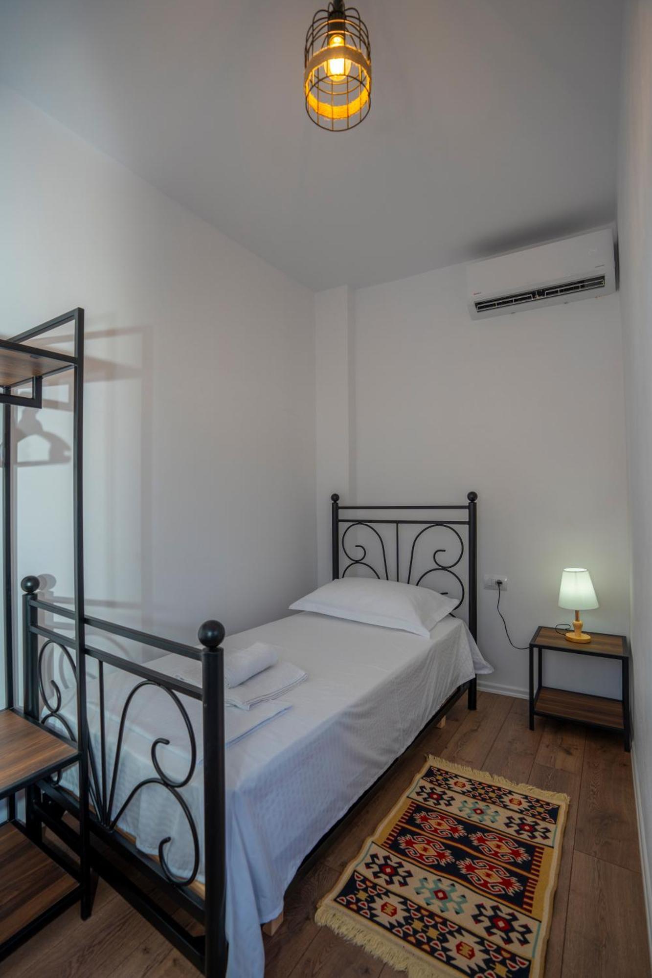 Intown Guesthouse Шкодер Экстерьер фото