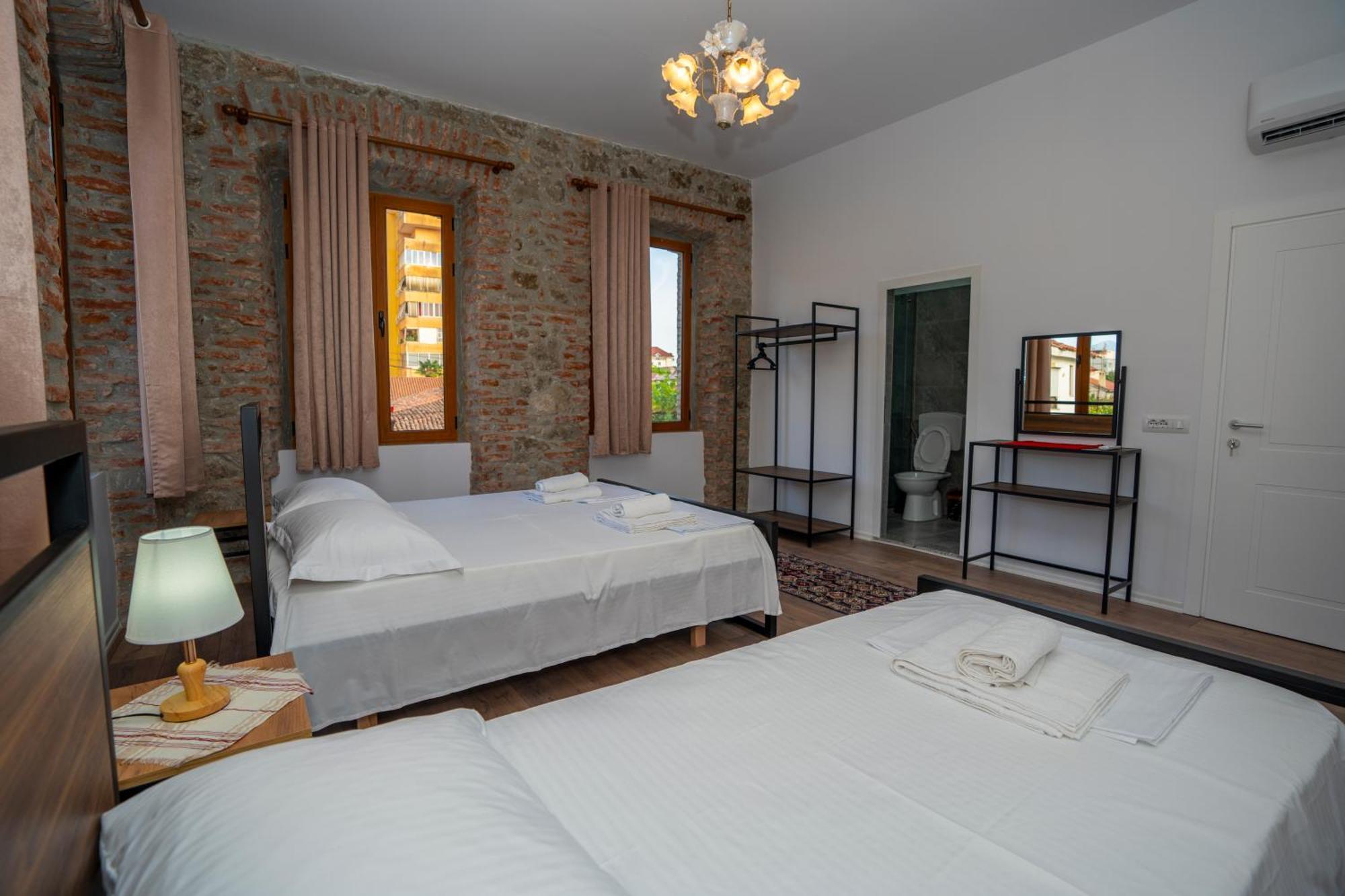 Intown Guesthouse Шкодер Экстерьер фото