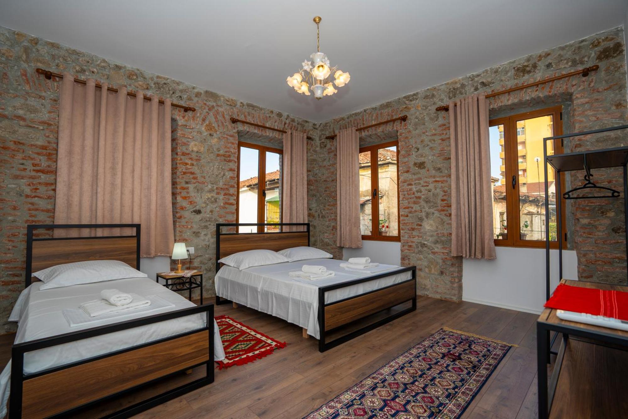 Intown Guesthouse Шкодер Экстерьер фото