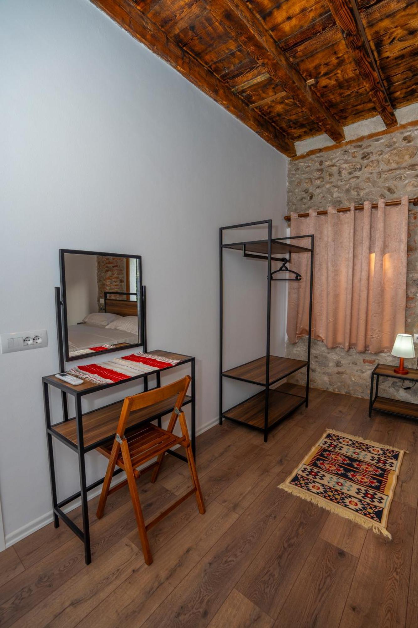 Intown Guesthouse Шкодер Экстерьер фото