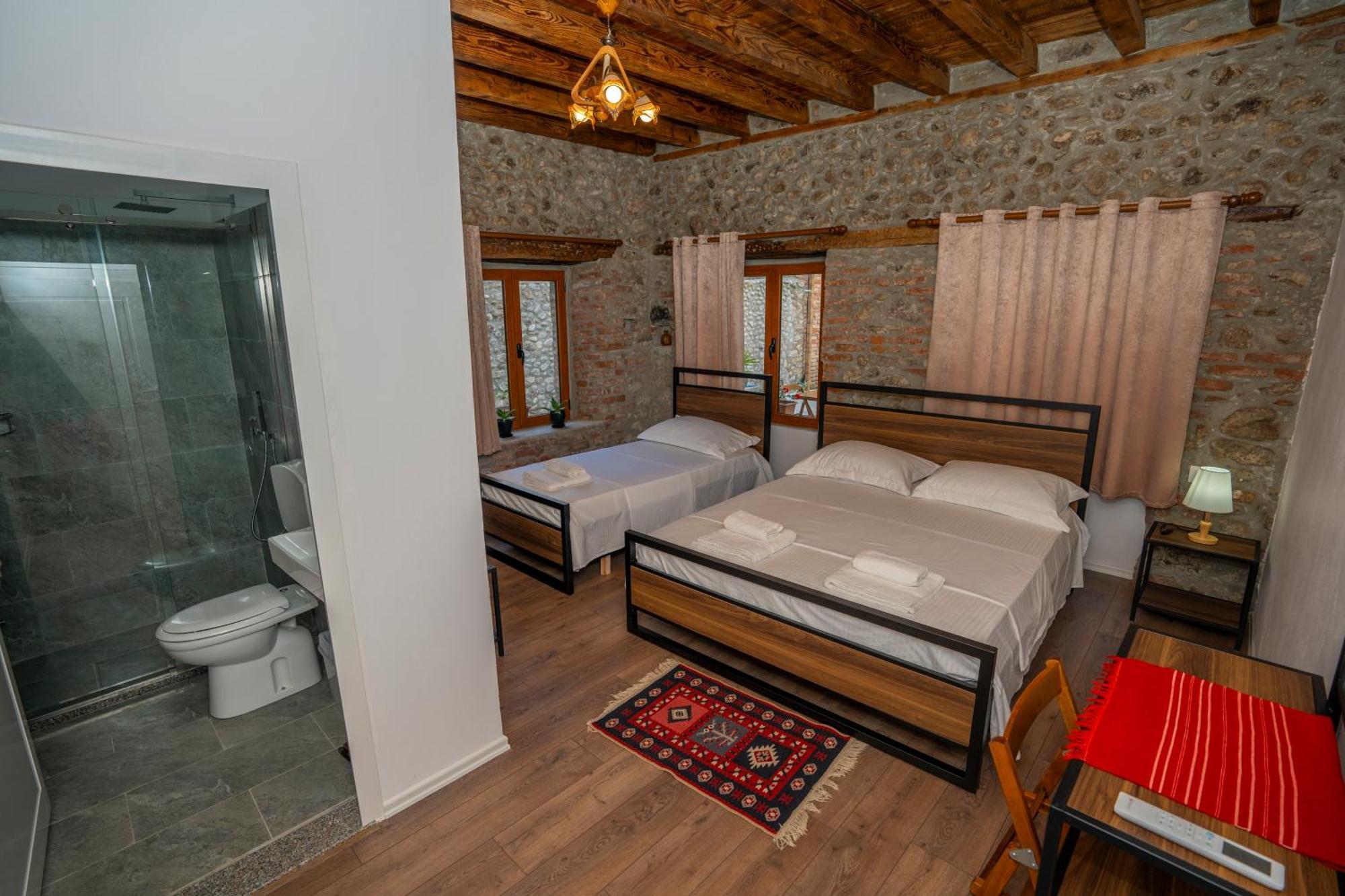 Intown Guesthouse Шкодер Экстерьер фото