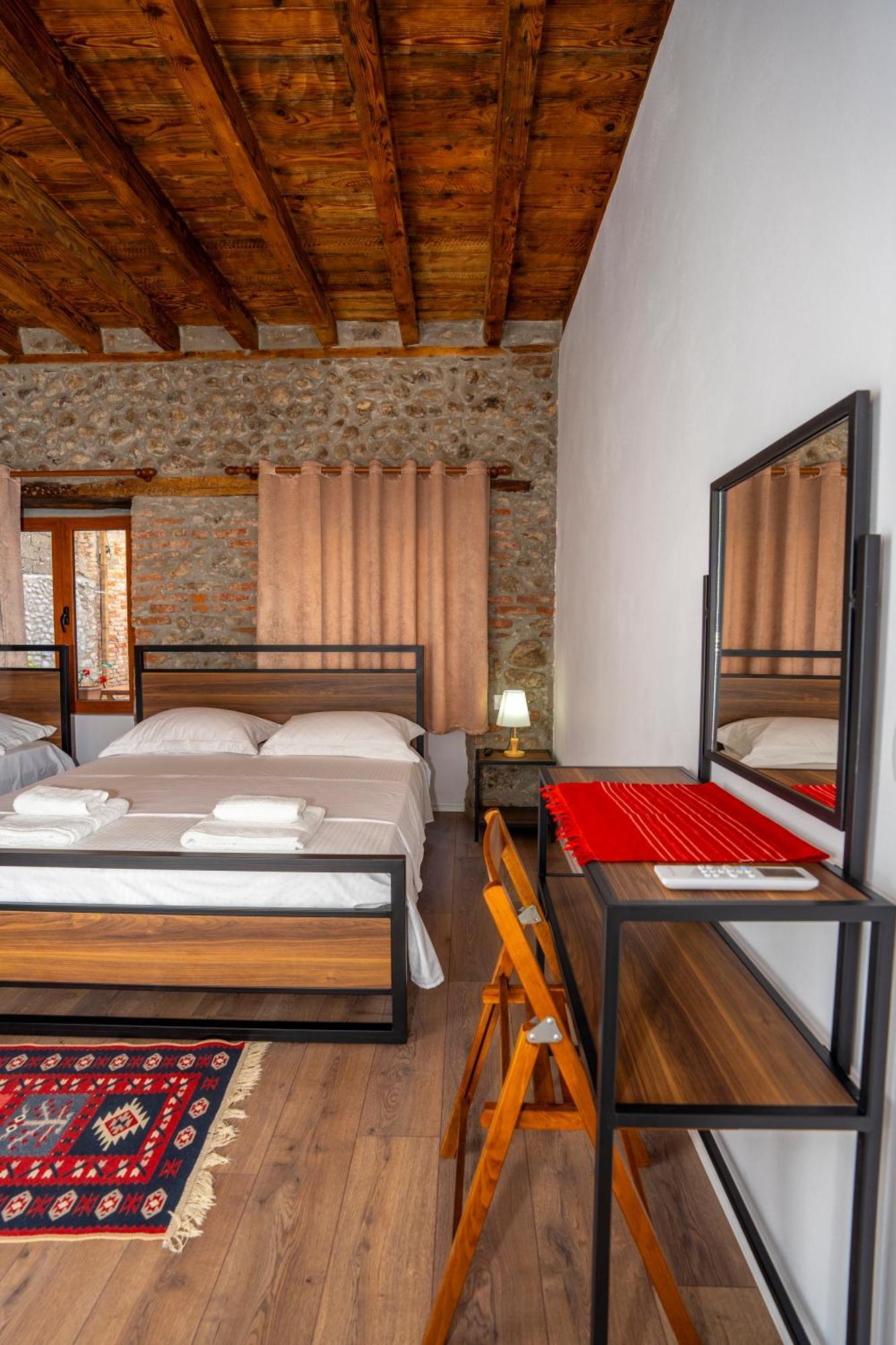 Intown Guesthouse Шкодер Экстерьер фото