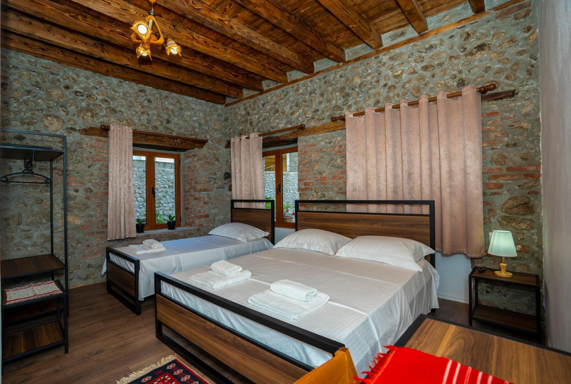 Intown Guesthouse Шкодер Экстерьер фото